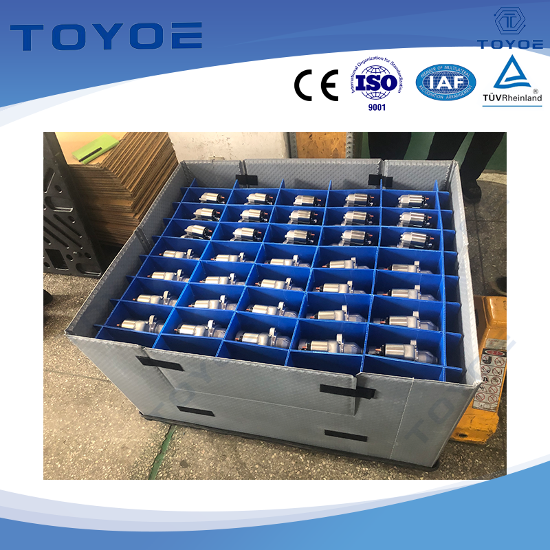 Zusammenklappbare Palettenboxen mit Premium -benutzerdefinierter Auskleidung für den Transport von Autoteilen.