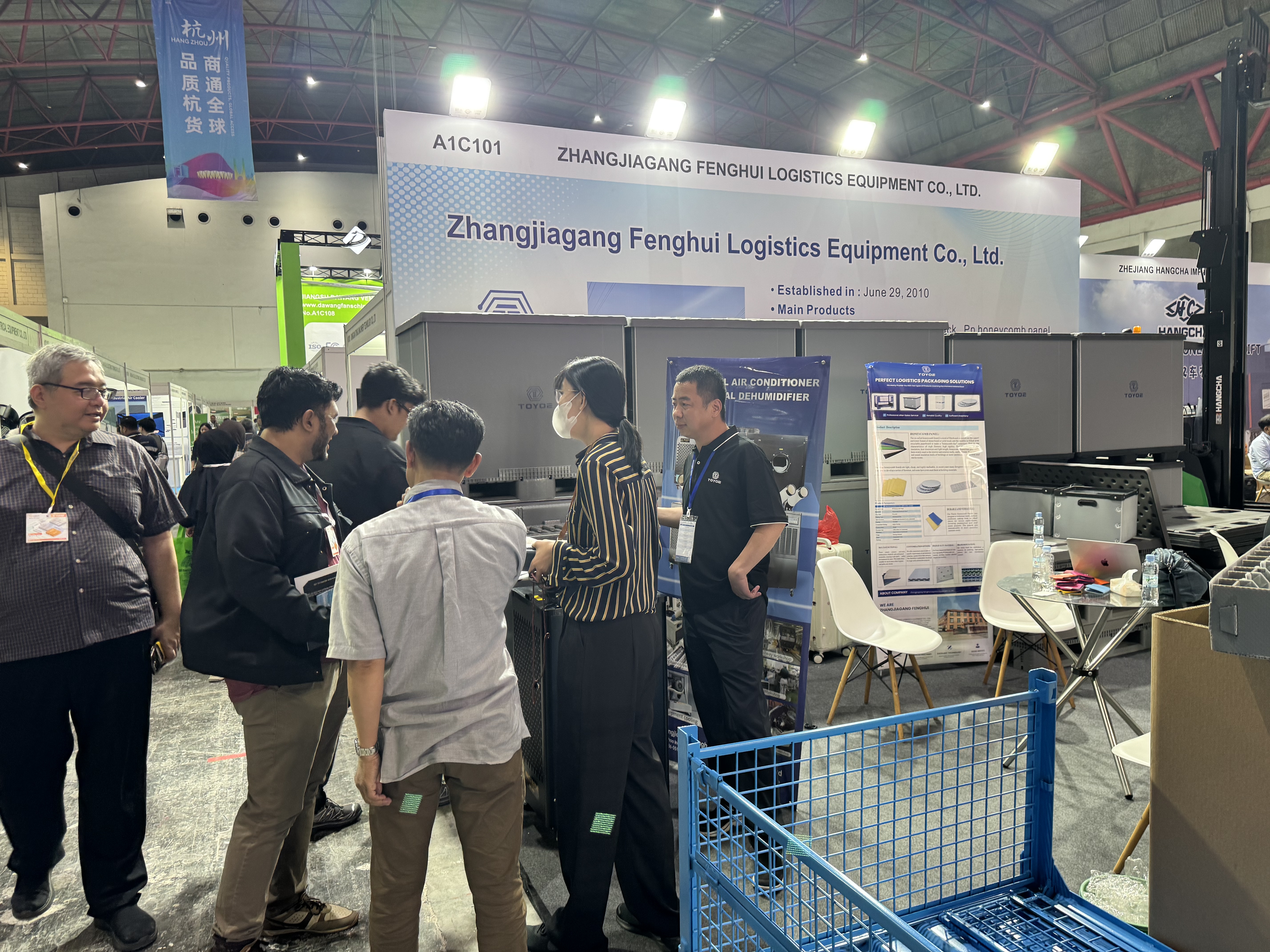 Gruppenfoto auf der Ausstellung