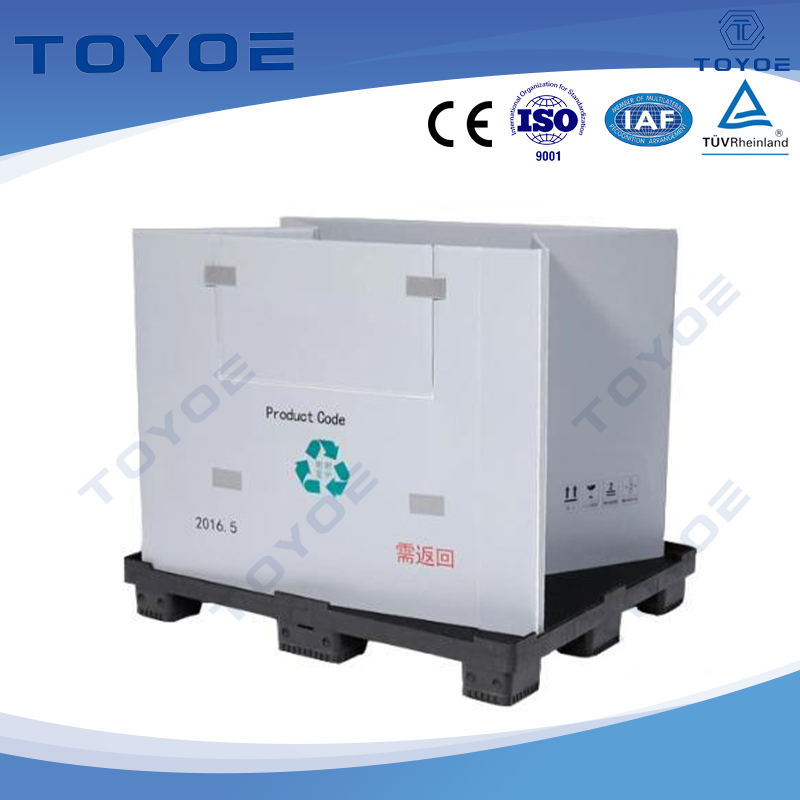 Fords Plastikpalettenboxen sichern Autoteile im Durchschnitt.