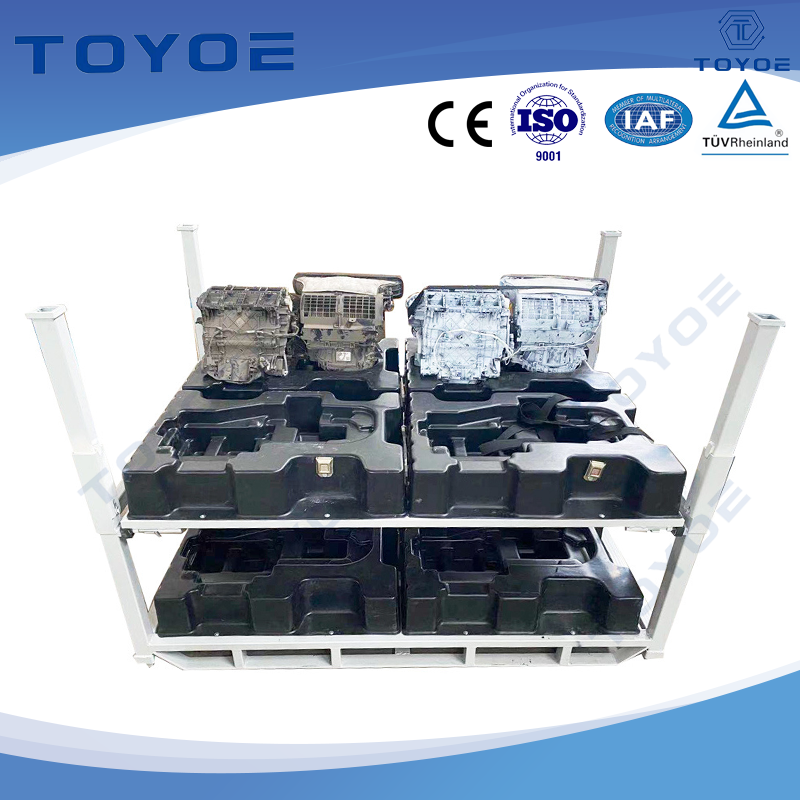 Gekleidete Metallregale sichern Automobilmotorentransport. 