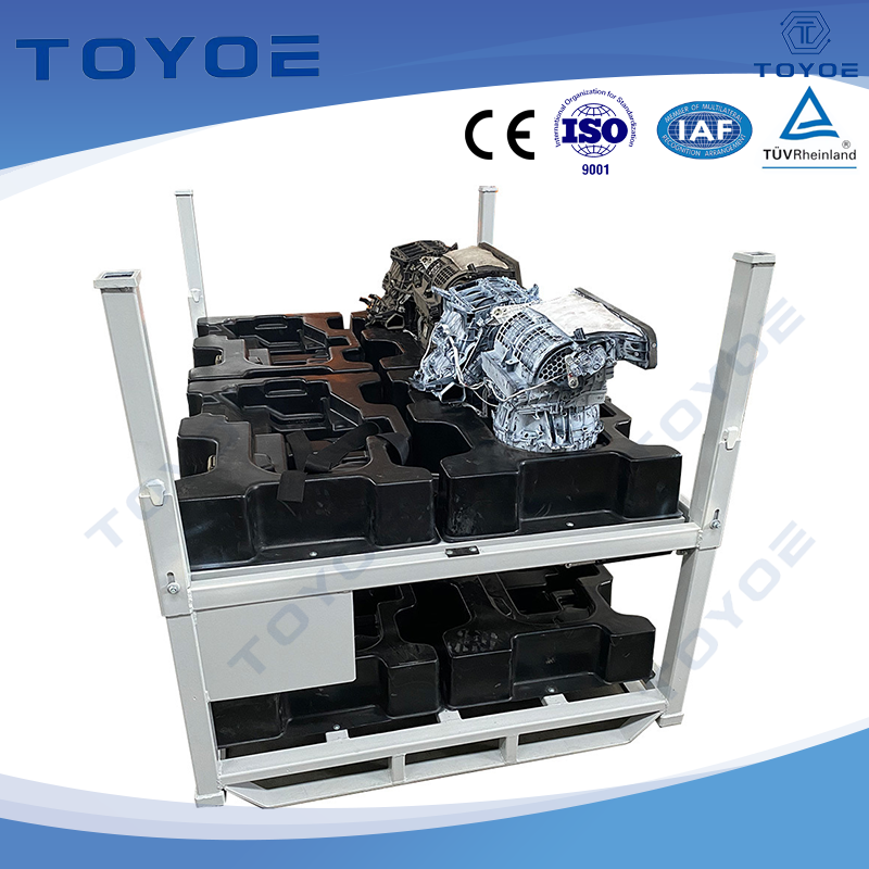Die Metallregalverpackung sorgt für einen sicheren Transport verschiedener Automobilteile.