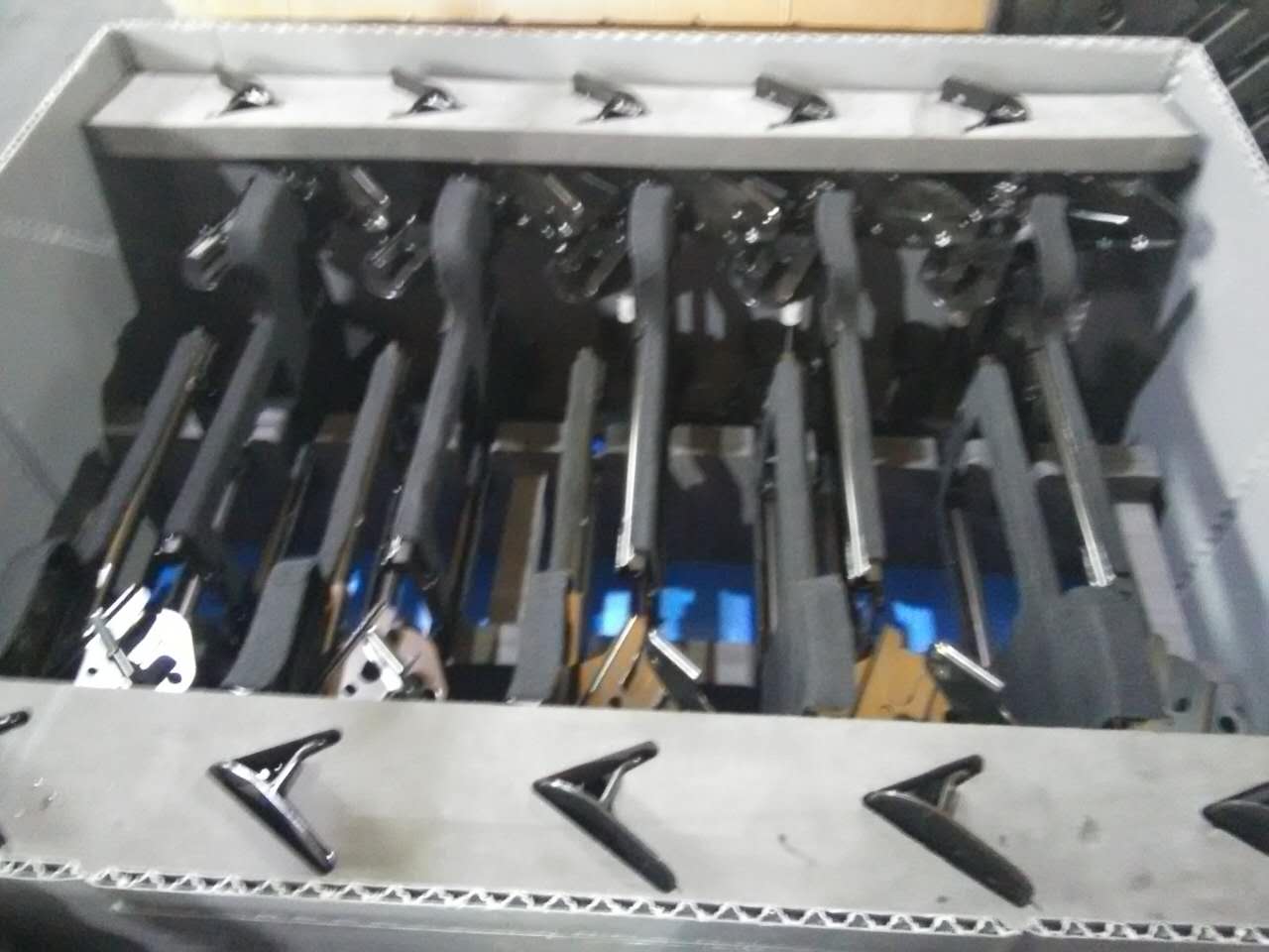 Kunststoff-Aufbewahrungsbox f&uuml;r Autoteile