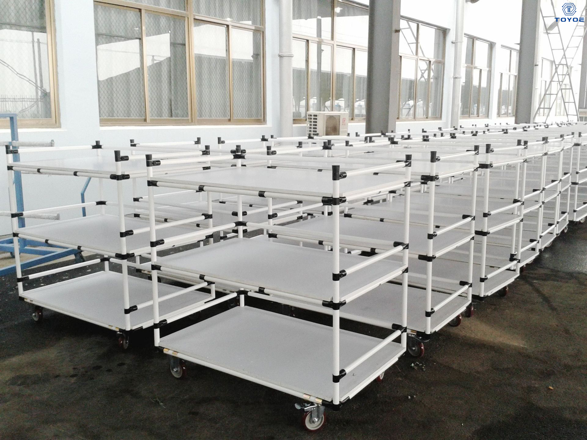 Transportverpackung für Metallteile von Verbundrohrfahrzeugen