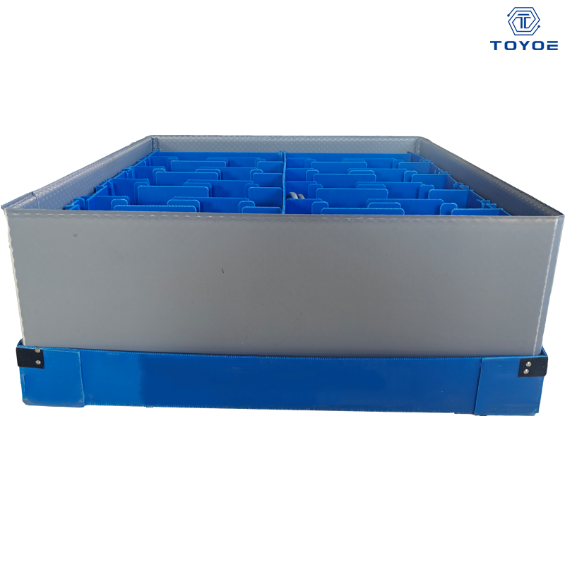 Die maßgeschneiderte Größe der Hohlplatte ist für die Lagerung und den Transport von Autoteilen geeignet