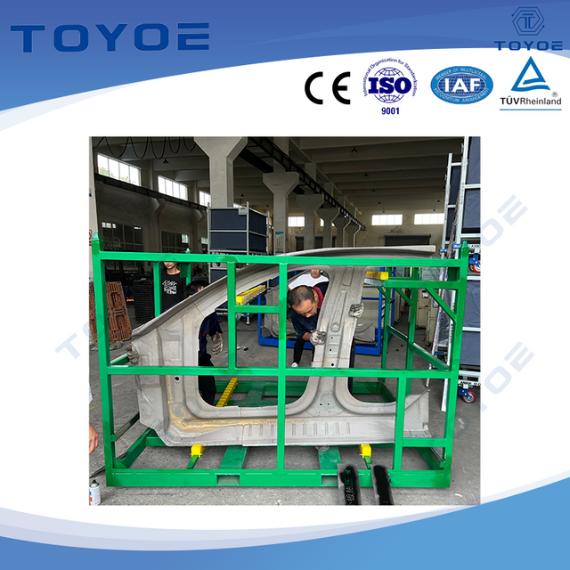 Steel Racks speichern Automobil -Aluminiumtüren weltweit konform.