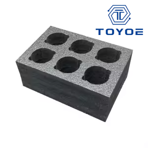 Für die Verpackung werden hochwertige EPP-Expelzformen für Polypropylen geschnitten